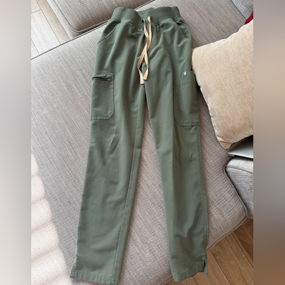 Figs Yola Skinny Straight Leg Scrub Pants